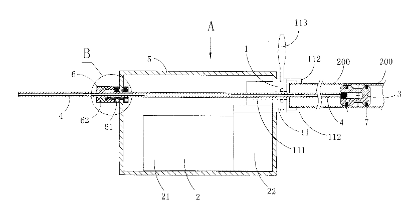 Gas shielded welding device with in-pipe charging device