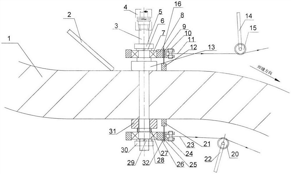 Double-shaft-shoulder friction stir welding stirring head with four sets of auxiliary devices and method for welding curve butt welds of medium-thickness steel parts through double-shaft-shoulder friction stir welding stirring head