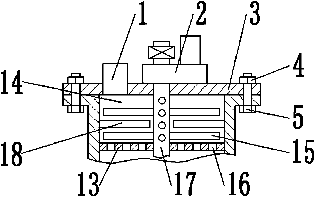 Graded pulp crushing equipment used for papermaking and capable of facilitating cleaning