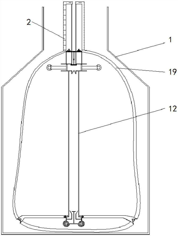 A device for collecting the remaining oil that is difficult to remove from the oil drum