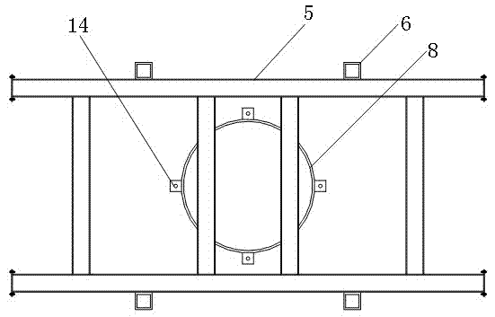 Steel form jumbo with main structure capable of passing conventional sections, and implementation method thereof