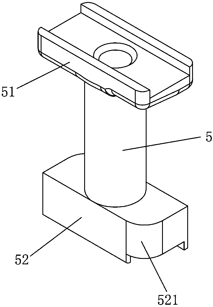 Pre-tightening connecting assembly used for mounting curtain wallboard