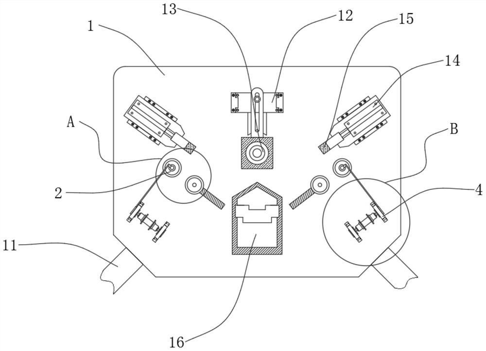 Corner combining machine having accurate clamping function and used for aluminum alloy machining