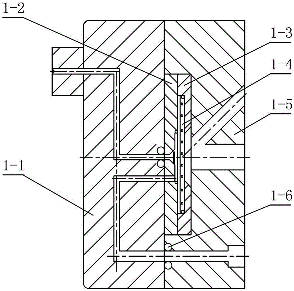 Sensing device of a fluorescent explosive detector