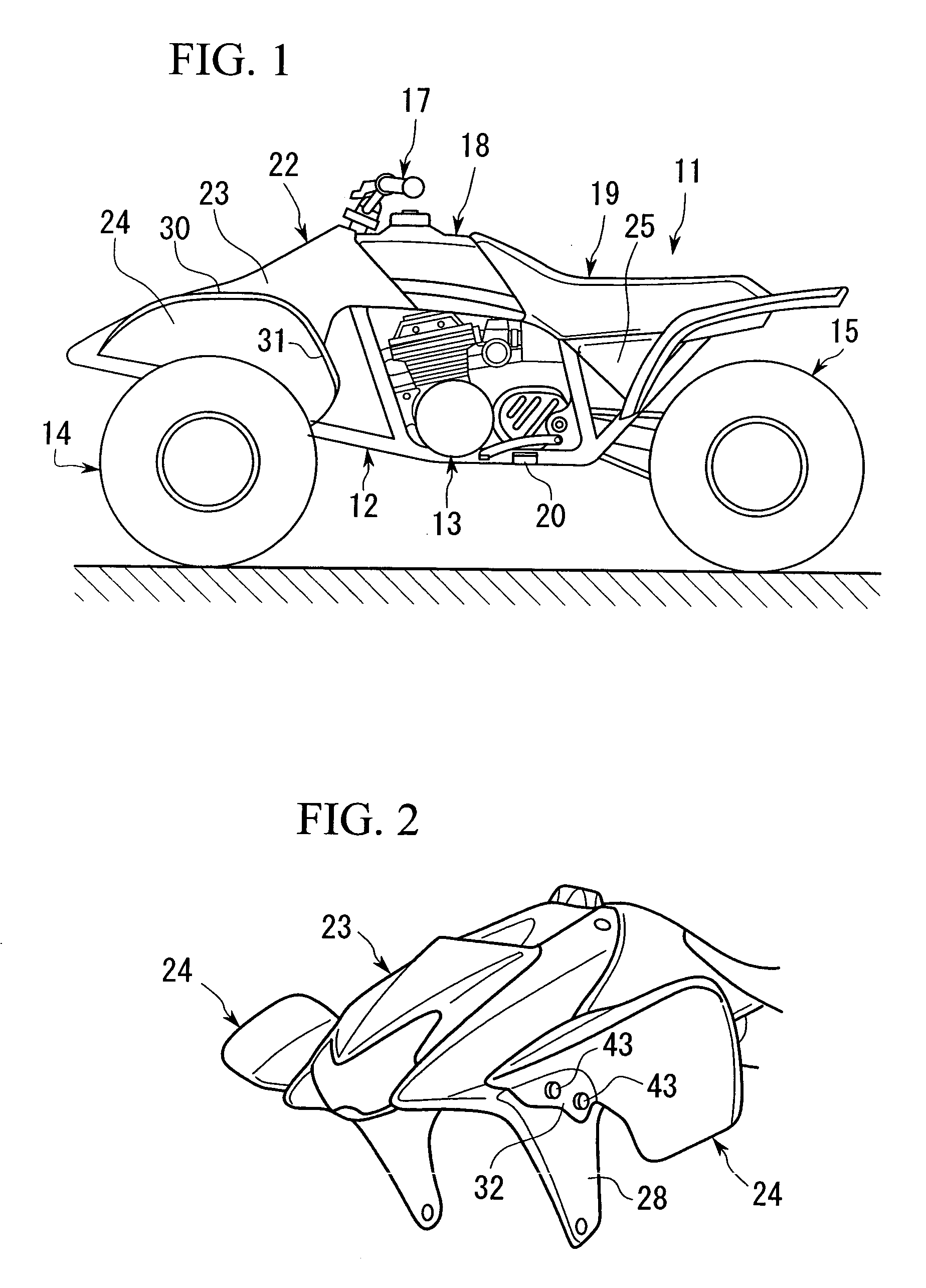 Body cover for vehicle with saddle seat