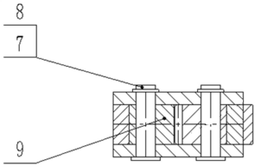 Roll paper feeding and cutting device and paper feeding and cutting method