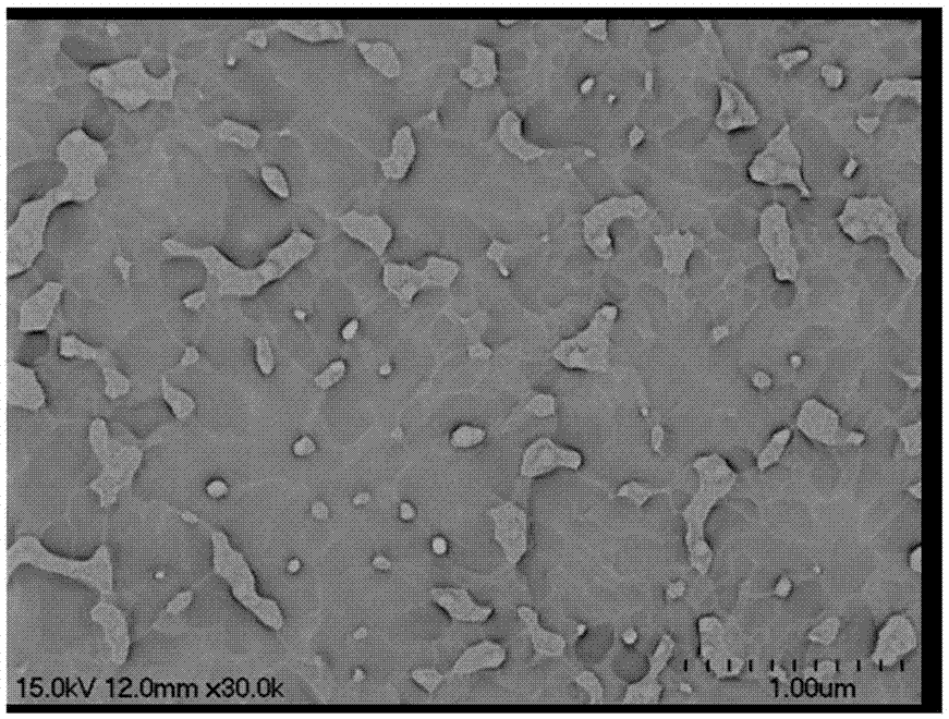 Method for preparing high-luminous-efficiency inorganic perovskite thin film on basis of one-step method