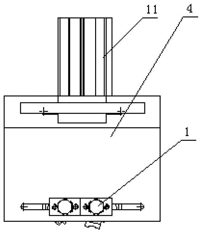 Machine for riveting heating series movable connection pipe seat and inlet and outlet pipes