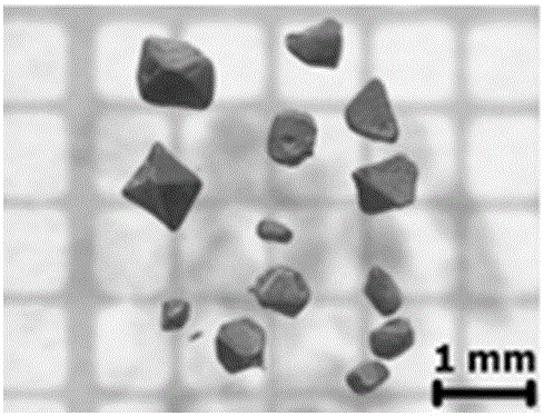 A kind of low temperature reversible thermochromic material and preparation method and use thereof