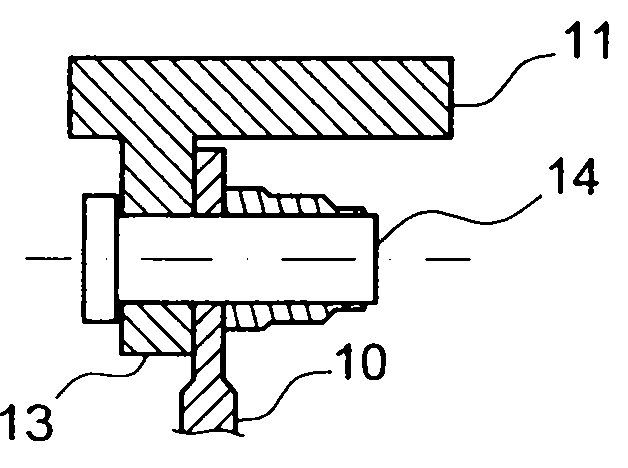 Connection of radial struts to a circular casing by pins and spacers