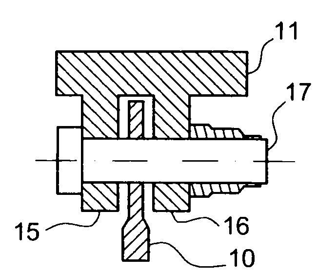 Connection of radial struts to a circular casing by pins and spacers