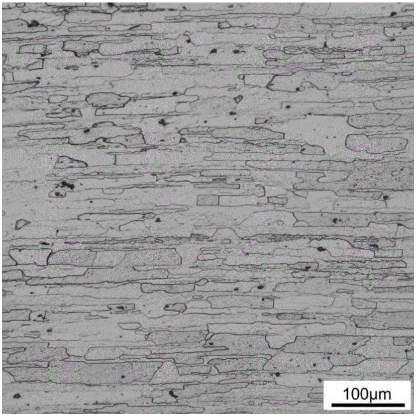 Manufacturing method capable of improving mechanical performance of thick 7050-T7451 aluminum alloy plate