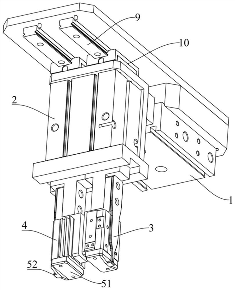 Automatic film tearing device and automatic film tearing method