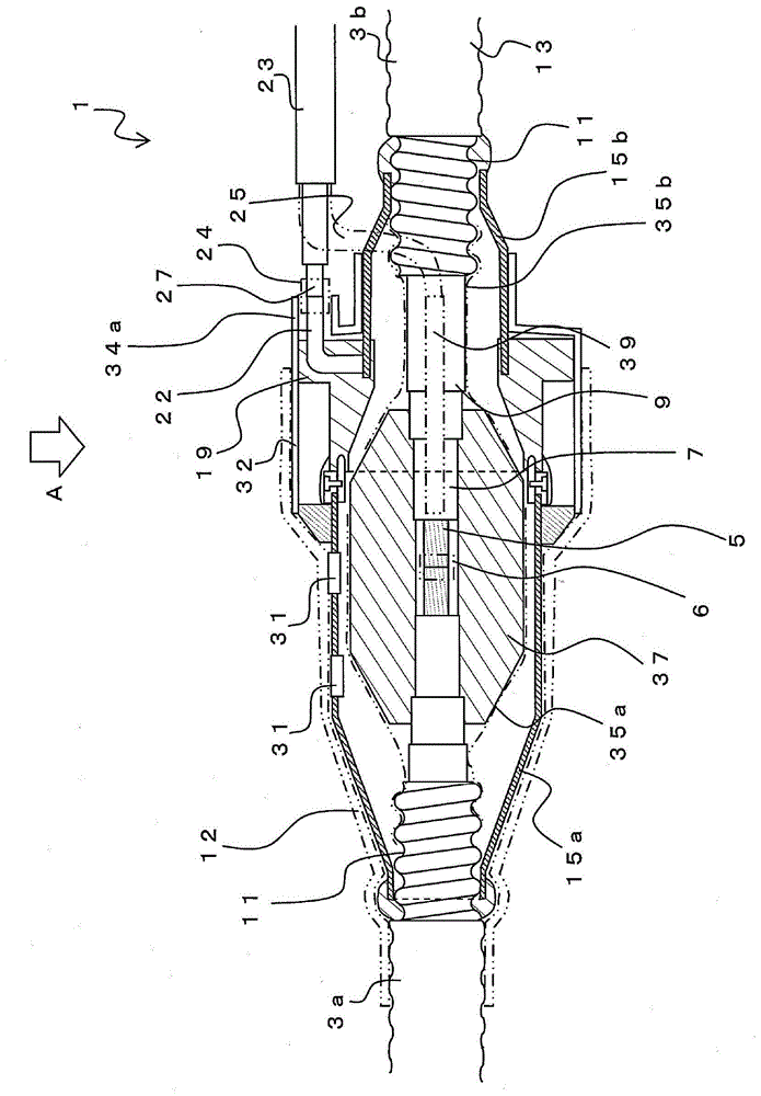 Connection structure and insulating parts of power cables