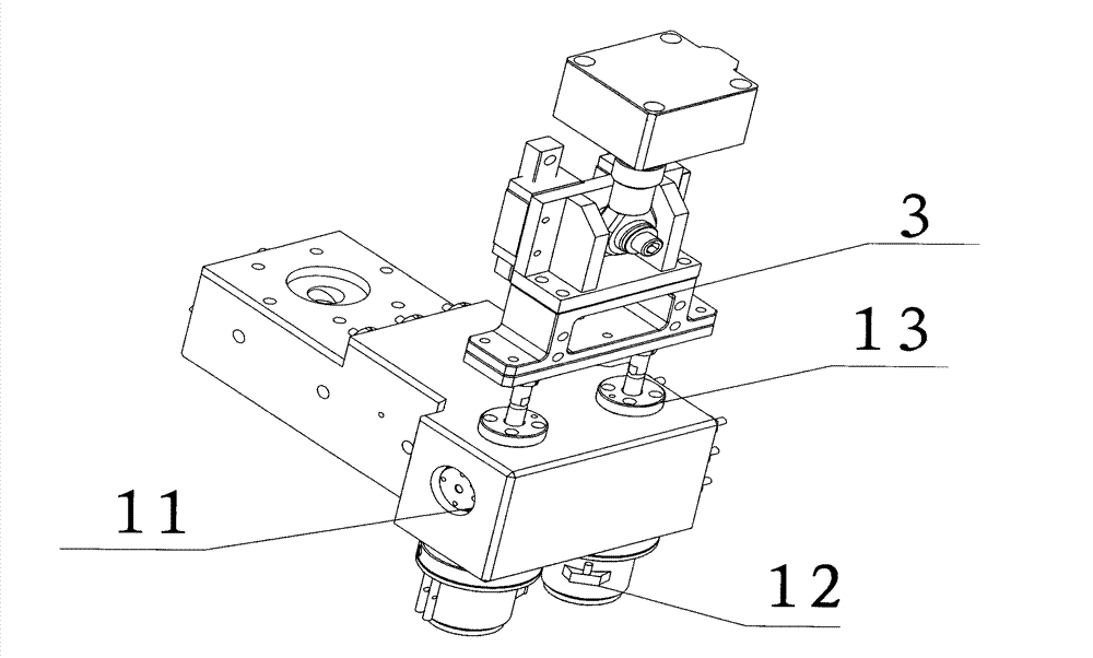 Automatic plastic-spraying device used for high-speed hose shoulder-molding machine