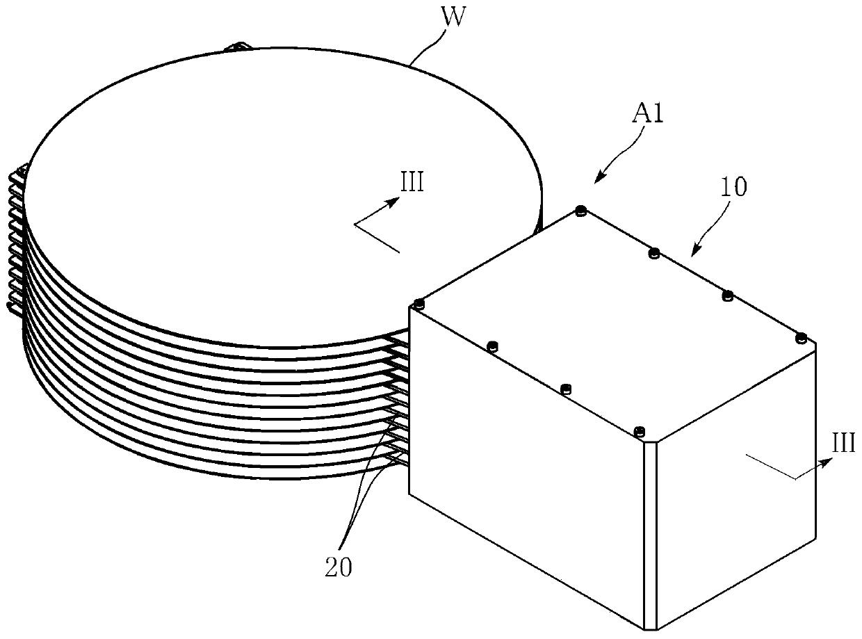 Multi-level hand apparatus and conveying robot provided with the same