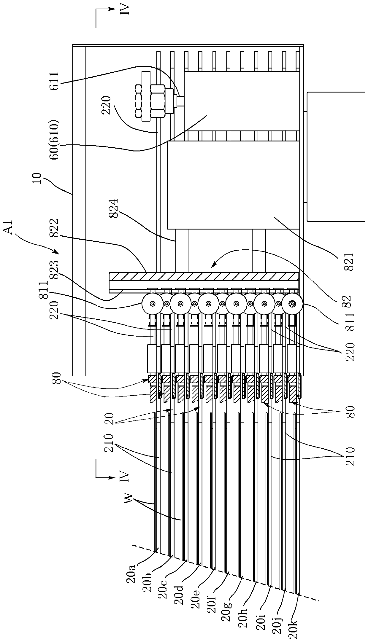 Multi-level hand apparatus and conveying robot provided with the same