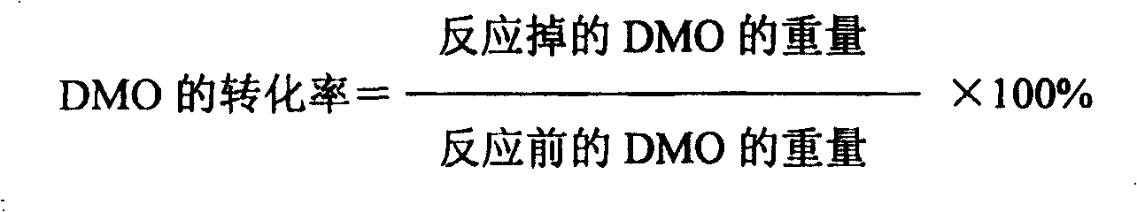 Methyl phenyl oxalate and diphenyl oxalate synthesizing process catalyzed with composite carrier supported metal oxide