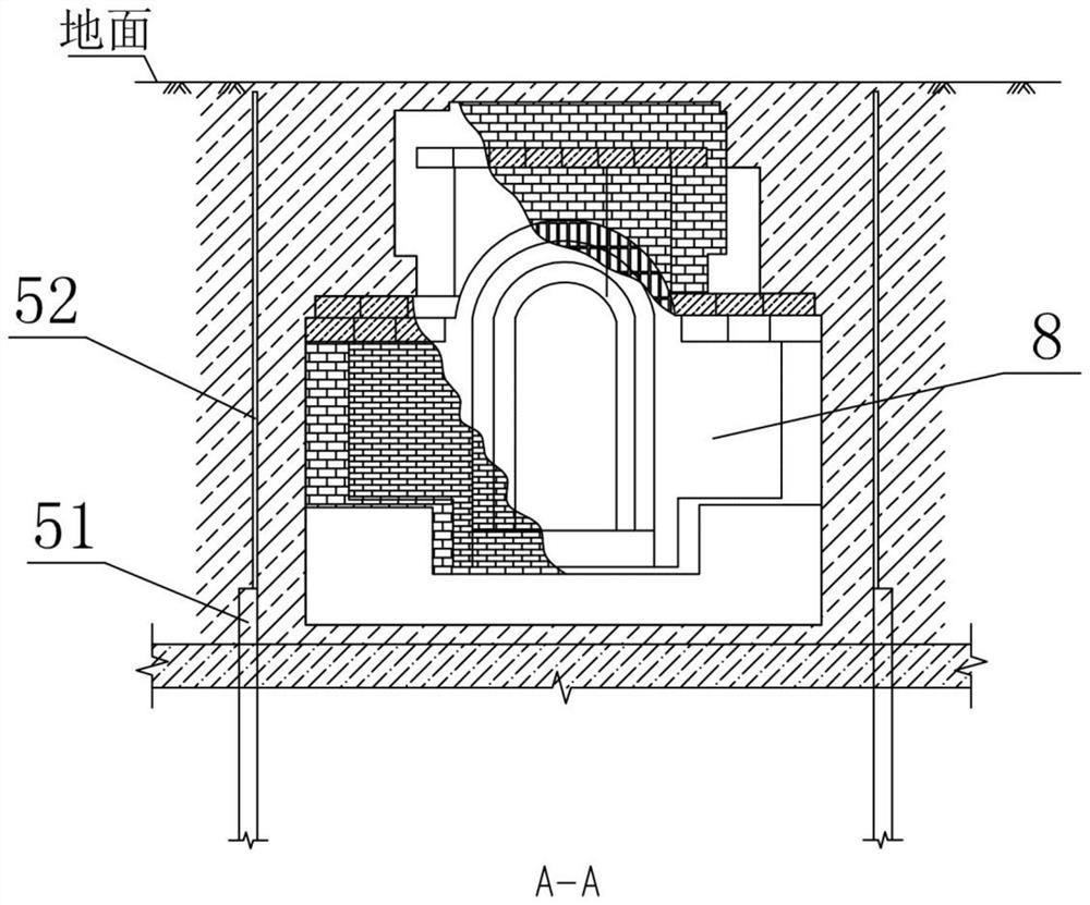 A structure for separating the surroundings of an ancient tomb and its construction method