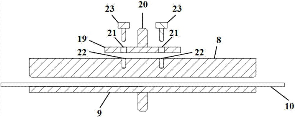 Apparatus and method for improving the hydrophilicity of aramid fibers by uniform discharge at atmospheric pressure