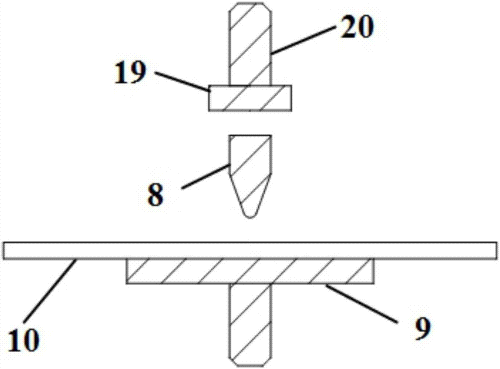 Apparatus and method for improving the hydrophilicity of aramid fibers by uniform discharge at atmospheric pressure