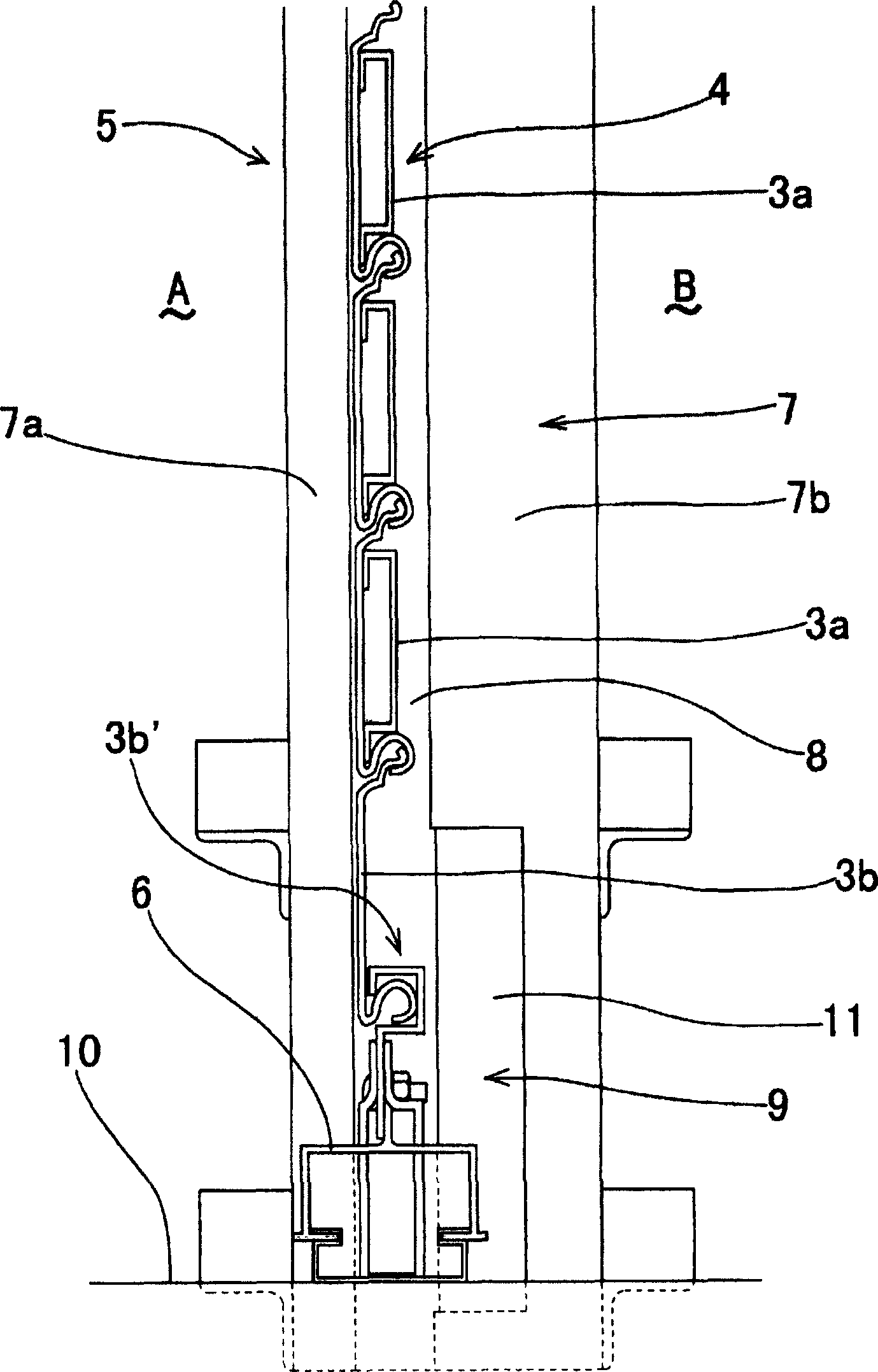 Shutter curtain lifting prevention structure in shutter device