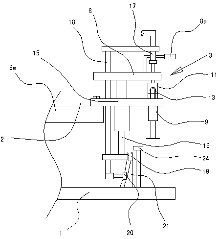 Improved structure of production device burning lamp filaments in glass bulb