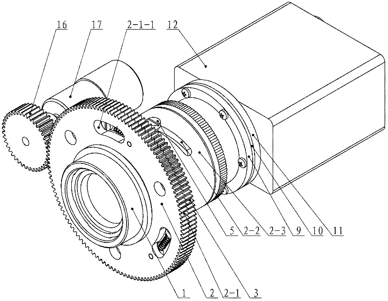 Cam focusing mechanism employing backlash elimination gear