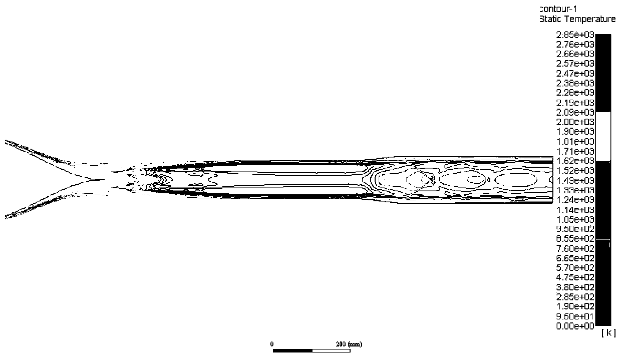 Scramjet engine flow channel structure adopting center combustion and scramjet engine