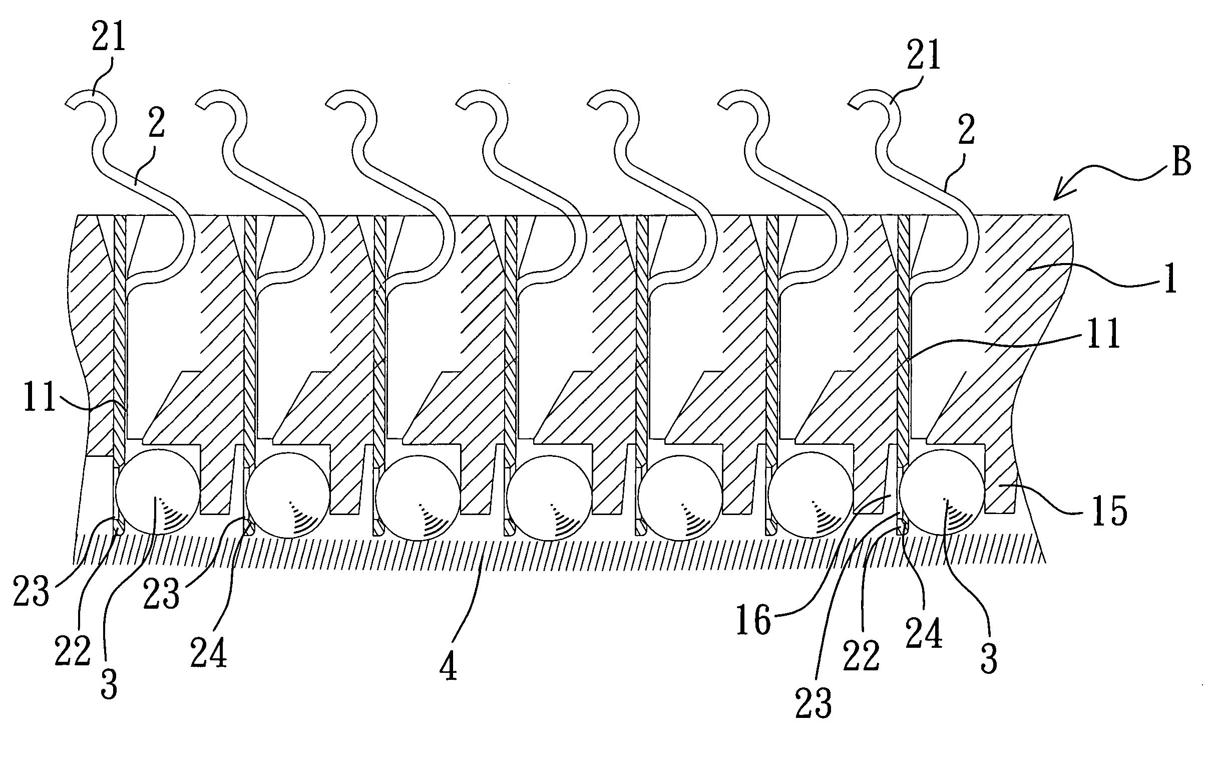 Socket having a structure for grasping solder balls