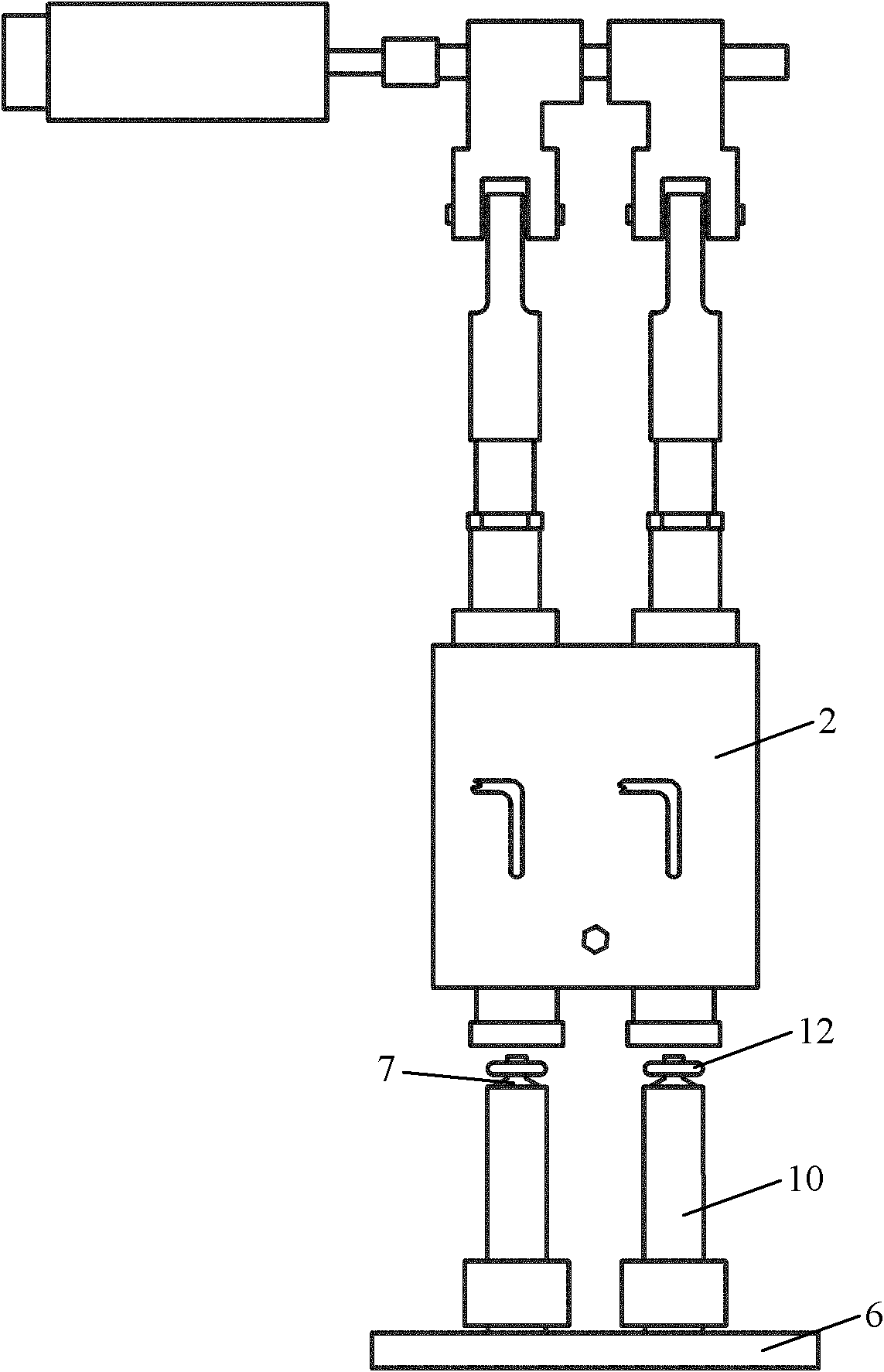 Shoulder injecting device and related shoulder injecting method for hose upper part