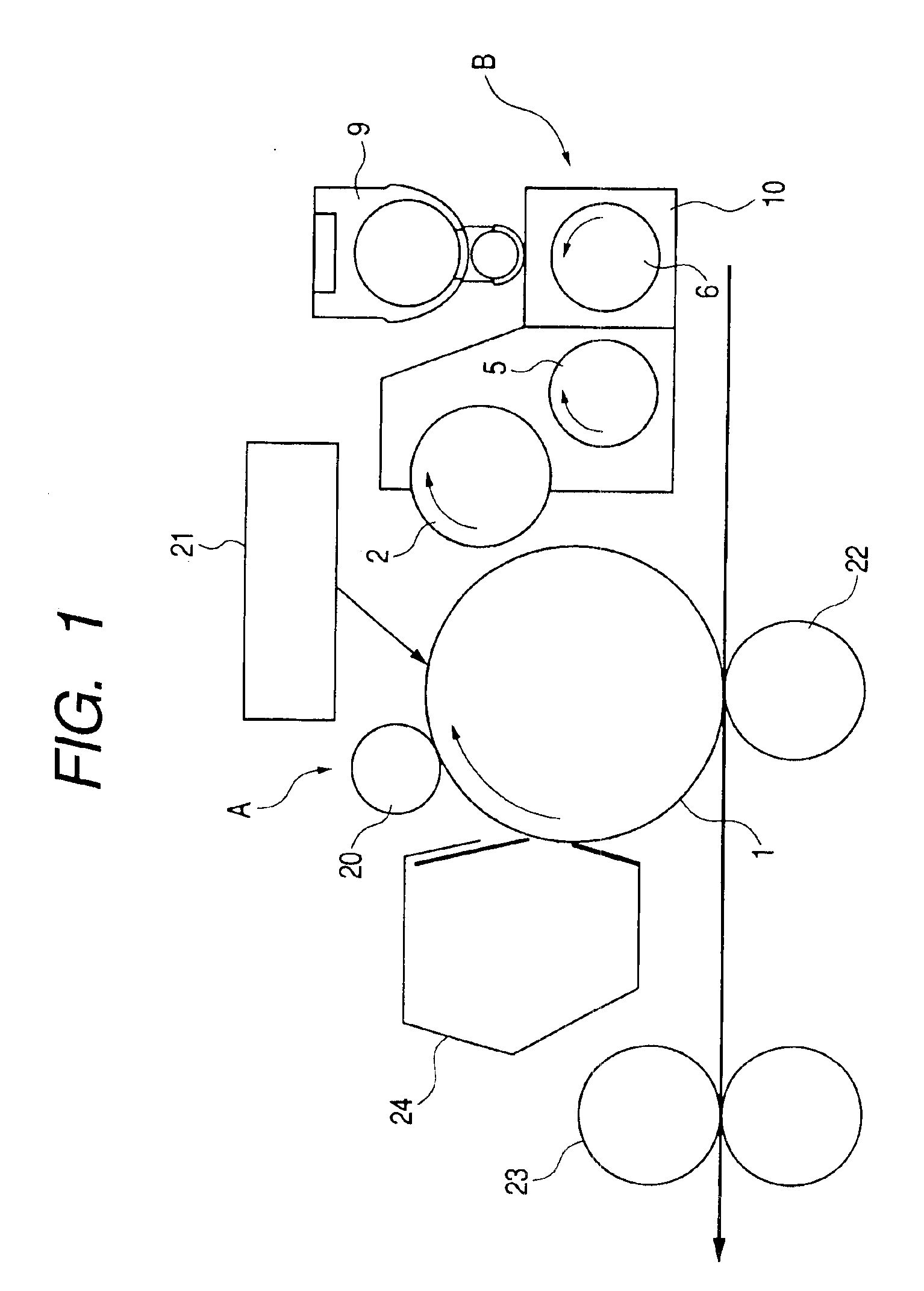 Developing apparatus having developer carrying screw with a plurality of inclination angles