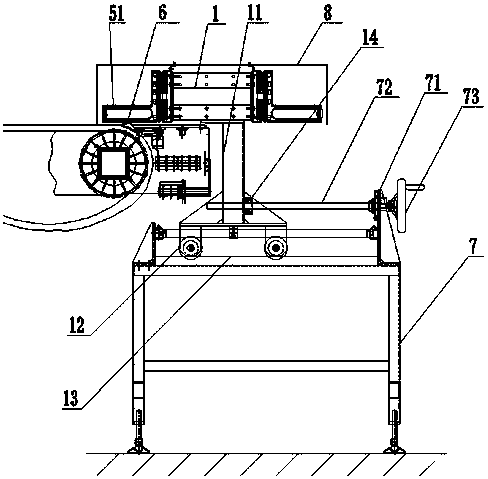 Beverage bottle conveying device