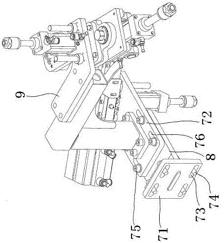 Mesh hauling and bending machine for welding machine and mesh hauling and bending method