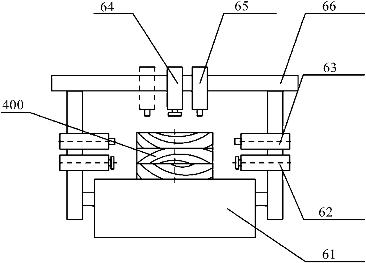 Wood-structure glued-laminated timber flexible machining production line and flexible machining method