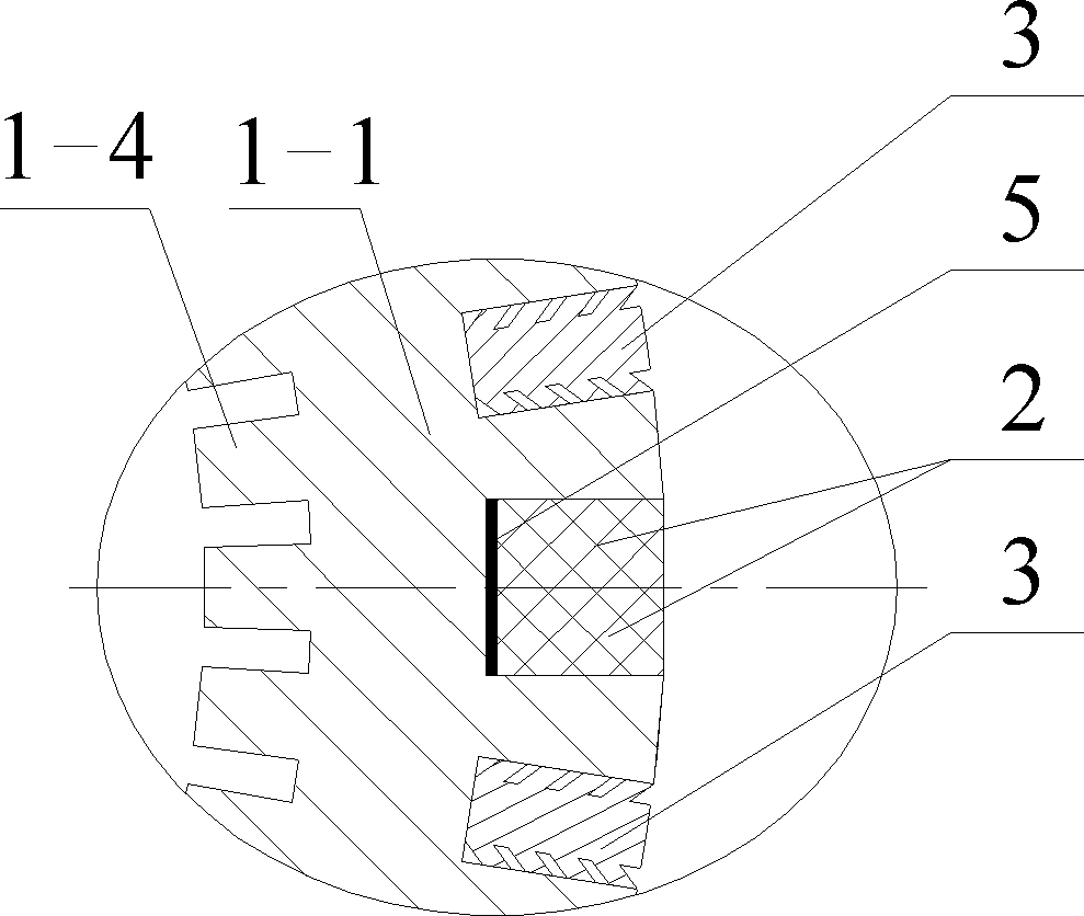 Cylindrical traveling-wave ultrasonic motor vibrator pretightened by spring blocks