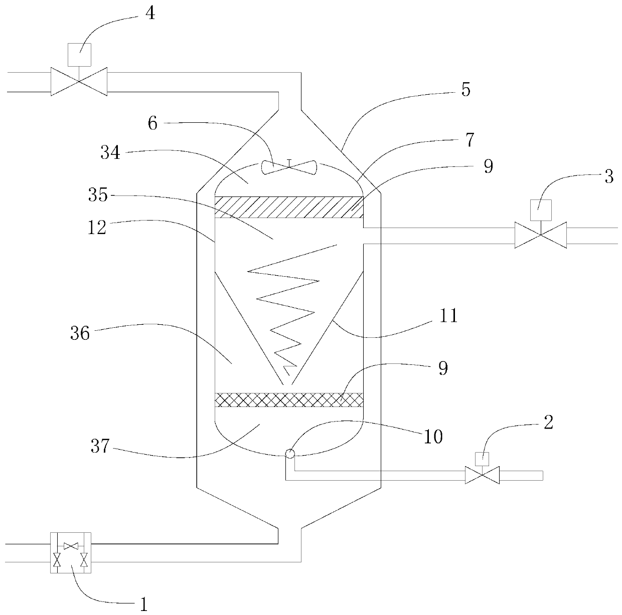 A gas hydrate decomposition and reaction liquid recovery device