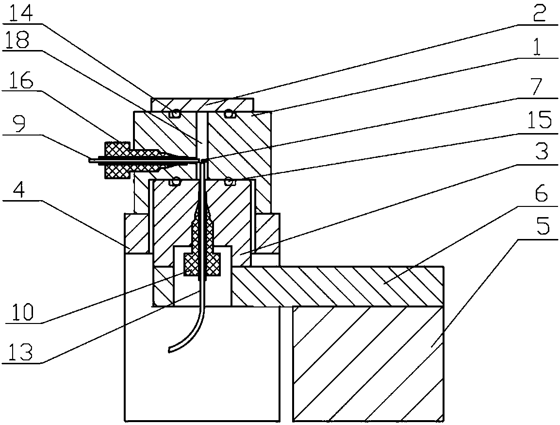 Adjustable calibration-fluorescence detection cell on refraction compensation column