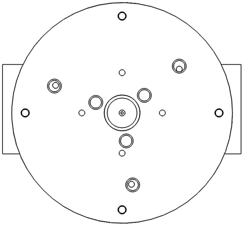 A local dry drainage device and drainage method for an underwater welding robot