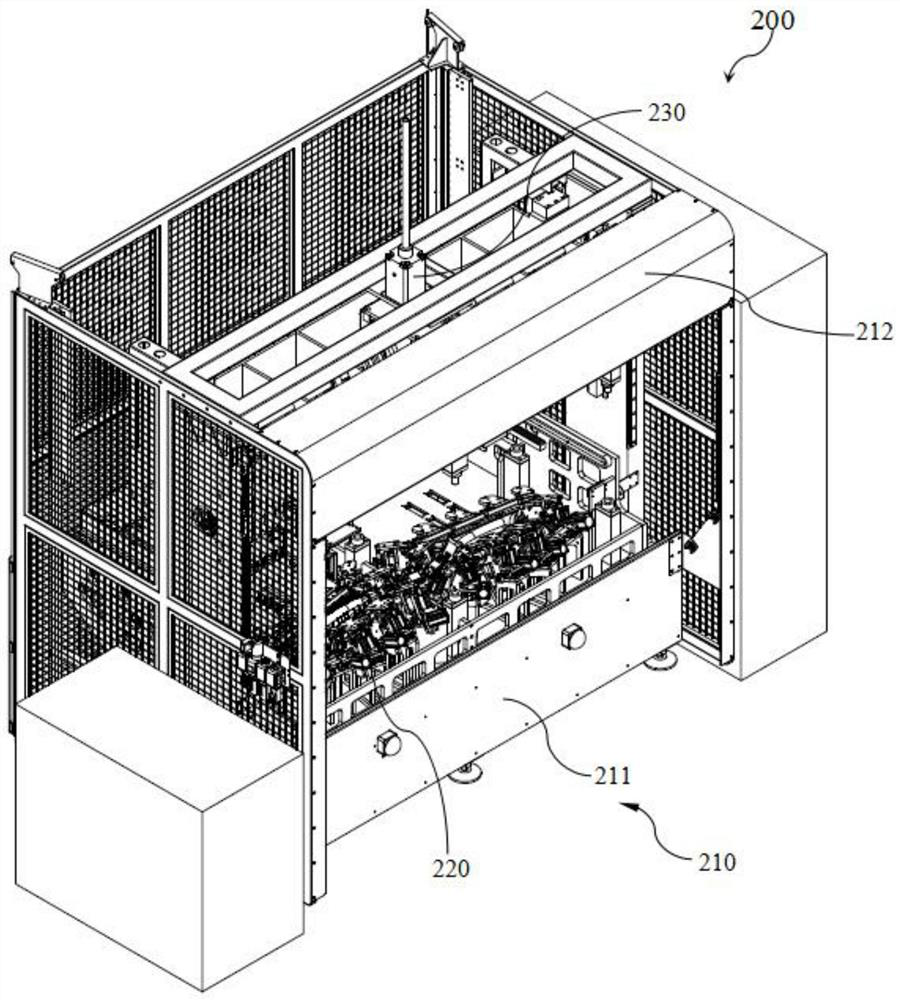 Hand-grabbing-imitating edge covering mechanism and edge covering method thereof