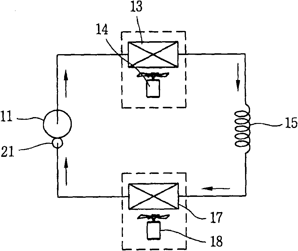 Liquid storage tank with multiple oil return holes