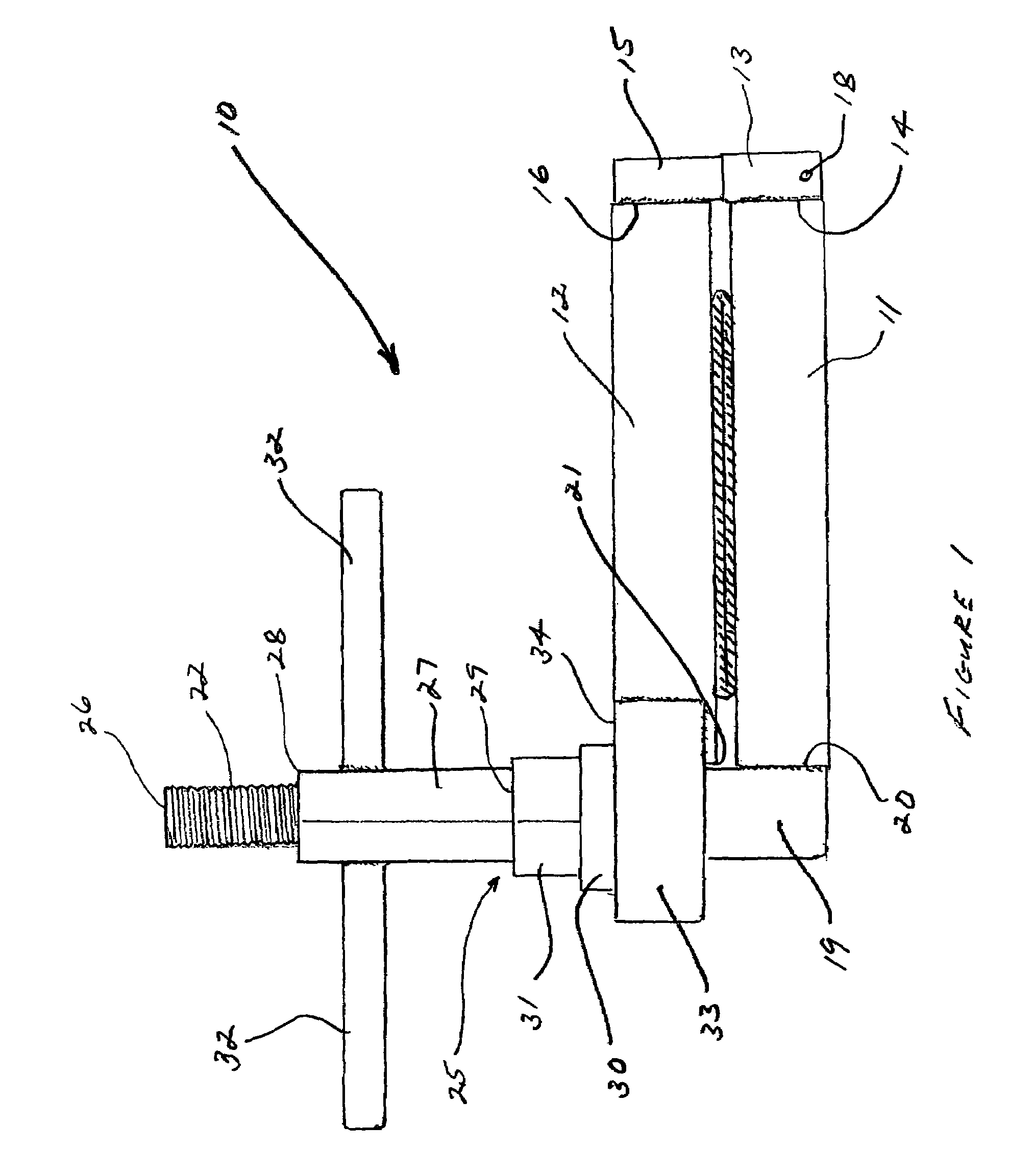 Clamp device for temporarily closing flexible pipes without pipe wall damage