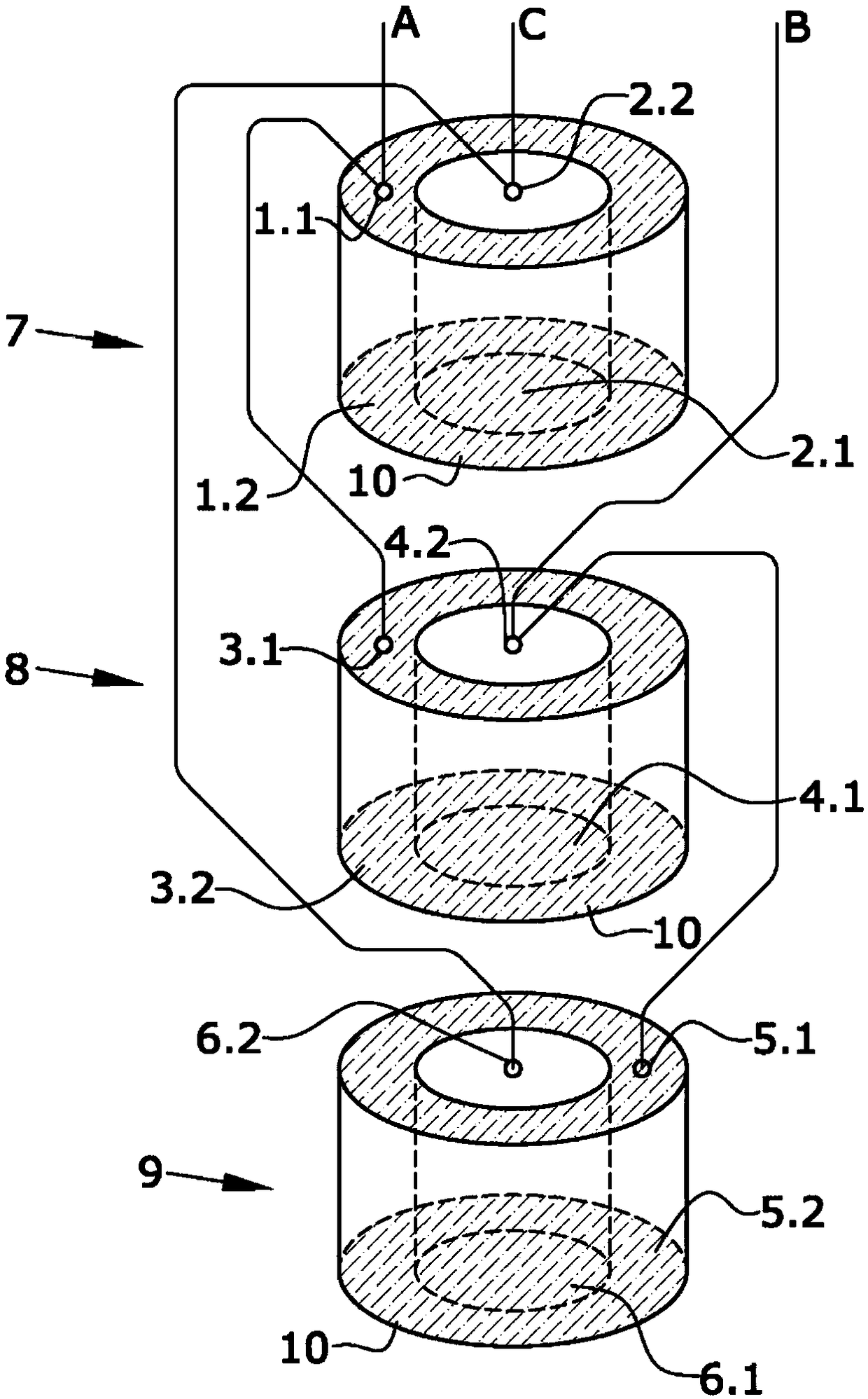 Three-phase capacitor formed by three cylinders connected to form a triangle