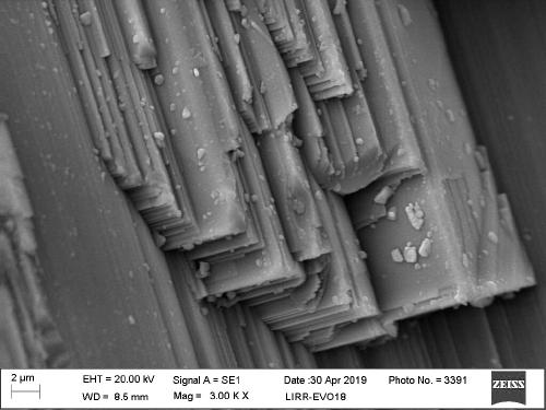 Production method of grey white monocrystalline fused alumina