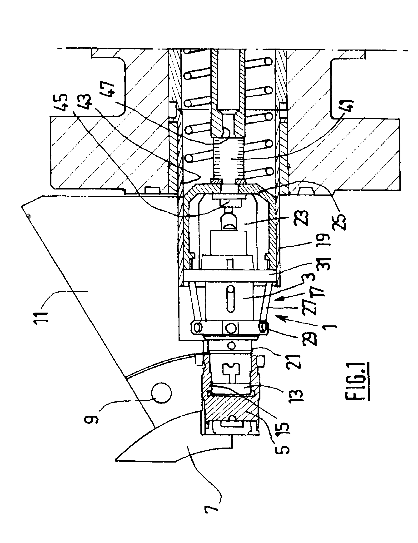 Electrical or optical or hydraulic connector that self-aligns the plug with respect to the base, particularly for offshore connections