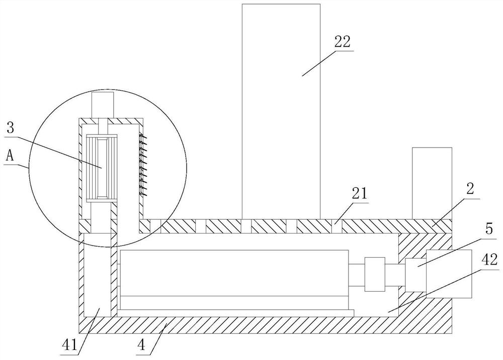 Convenient-to-clean machining platform for vertical machining center