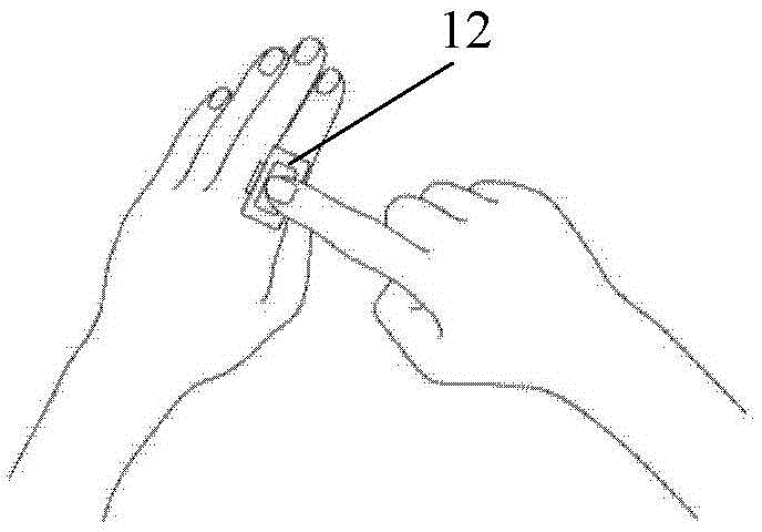 Wearable electrocardiogram detection device