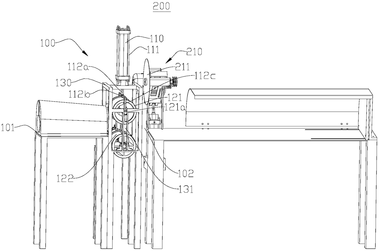 Clamping and feeding device for moso bamboo cutting machine, moso bamboo cutting machine and moso bamboo cutting system