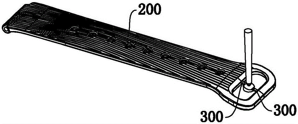 Pouring gate structure of injection mold of soft rubber watchband type product and molding method