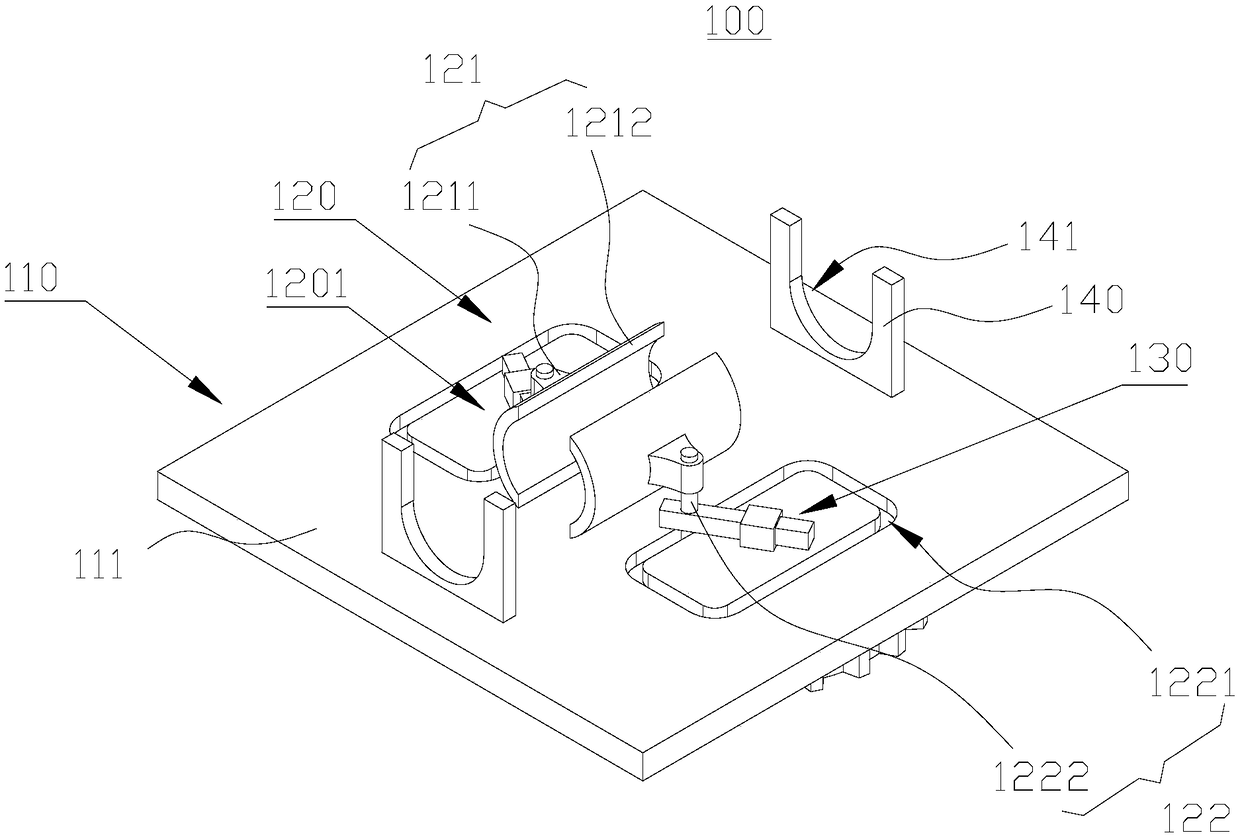 An intermittent clamping and feeding device and pipe cutting equipment